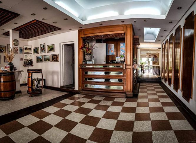 Hotel Emperador Кафаяте Екстериор снимка